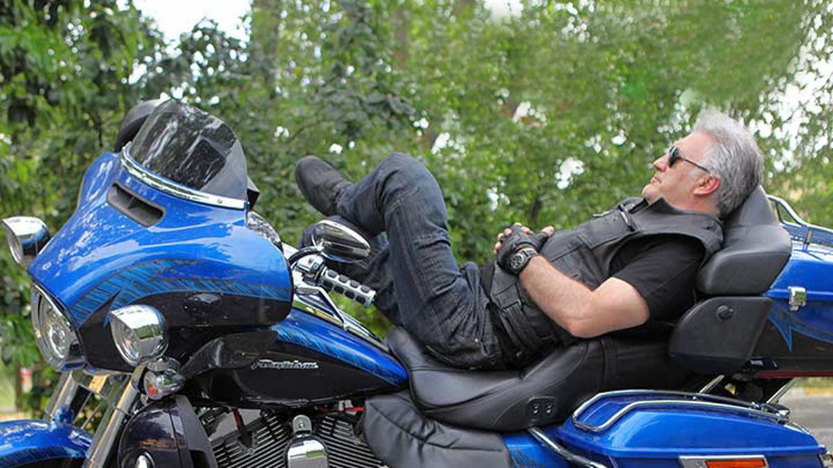 Motosiklet tutkunu Türk ünlüler ve klasik motosiklet modelleri